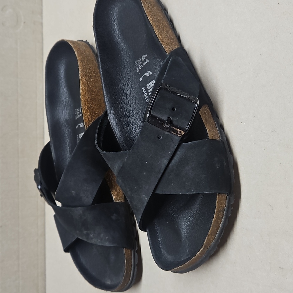 Birkenstock Women's Black Cross-Strap Sandals - Picture 9 of 12